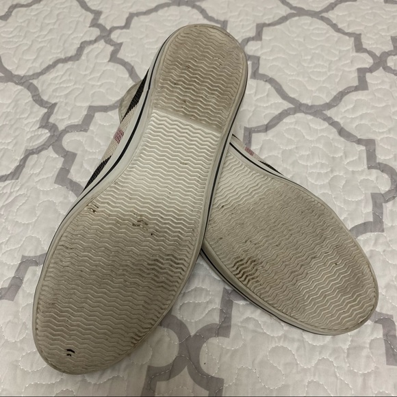 Burberry Patent/Canvas Flats - Picture 3 of 7